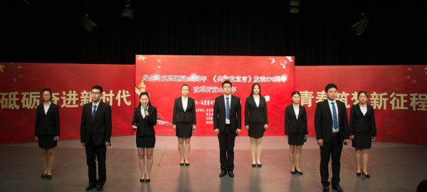 91吃瓜
研究生在“2018—马克思与我们同行”朗诵比赛中荣获佳绩