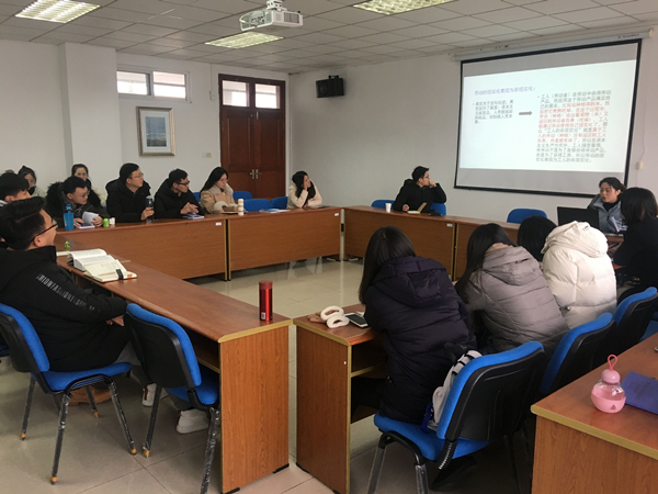 91吃瓜
举办研究生读书交流会