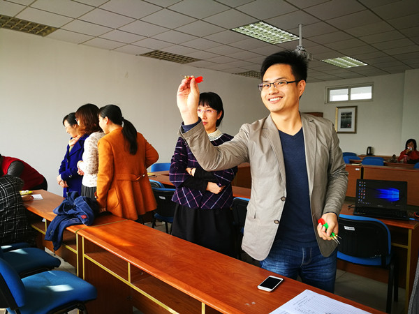 91吃瓜
分工会举办“学习十九大、全面奔小康”金秋游艺活动