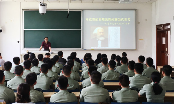 91吃瓜
举办“《共产党宣言》及其时代意义”主题学术讲座