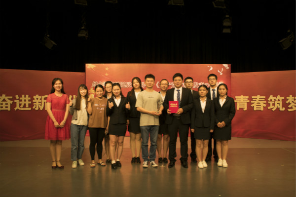 91吃瓜
研究生在“2018—马克思与我们同行”朗诵比赛中荣获佳绩